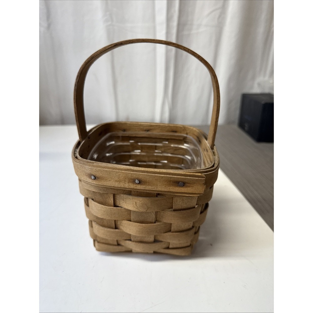 longaberger  8.5"x5.5" basket with plastic liner  1985